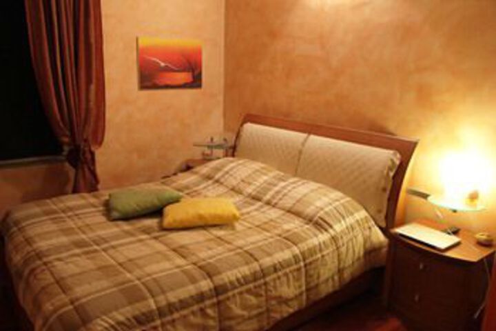 Room 5 of 11