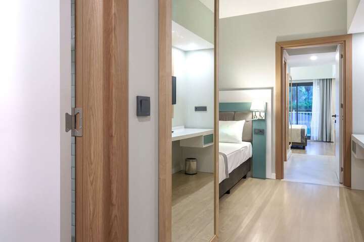 Room 10 of 116
