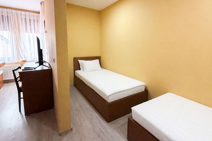 Room 8 of 38