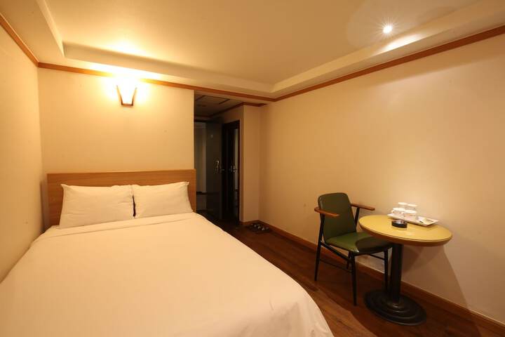 Room 12 of 60