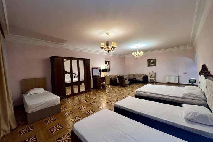 Room 48 of 113