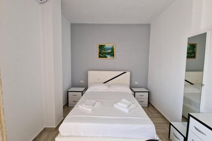 Room 2 of 89