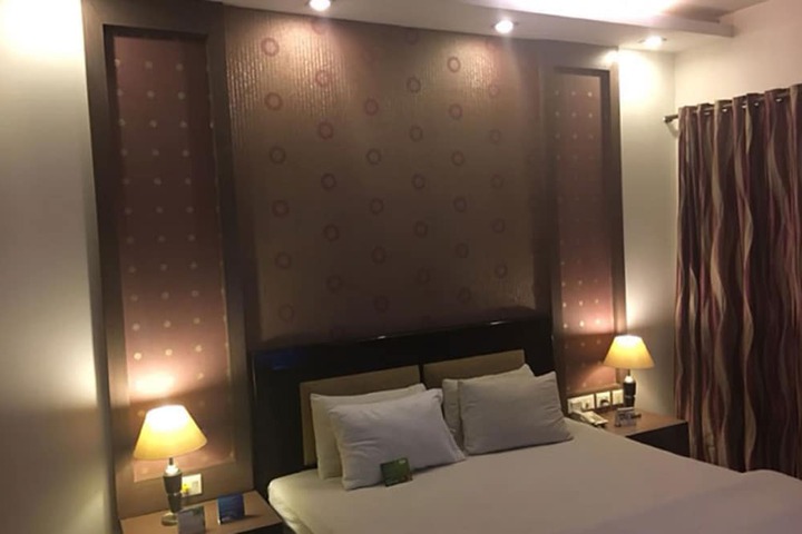 Room 4 of 40