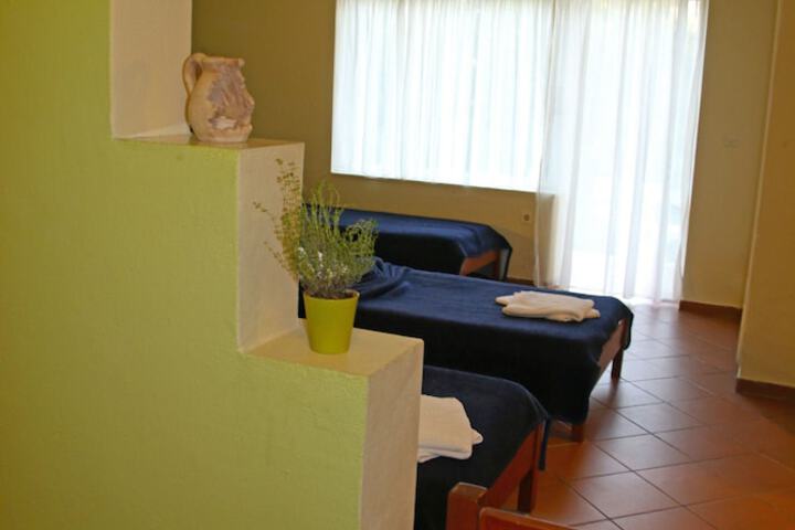 Room 25 of 106