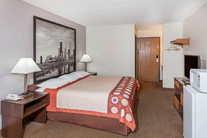 1 King Bed (3 of 5)