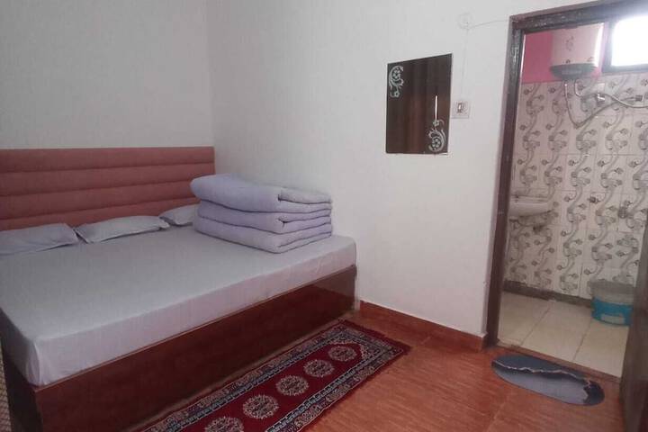 Room 10 of 30