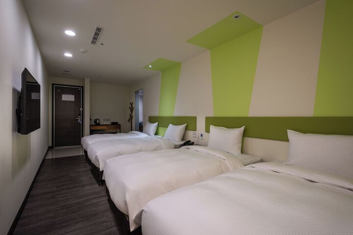 Room 33 of 68