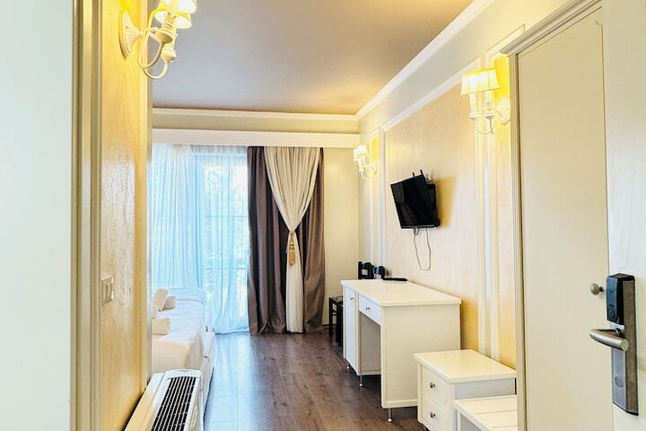 Room 13 of 31