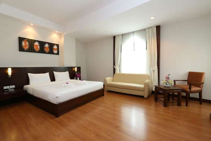 Room 9 of 26