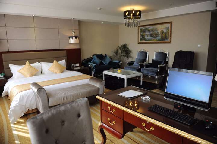 Room 13 of 23