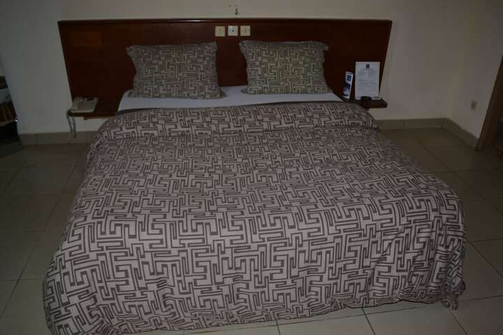 Room 4 of 6