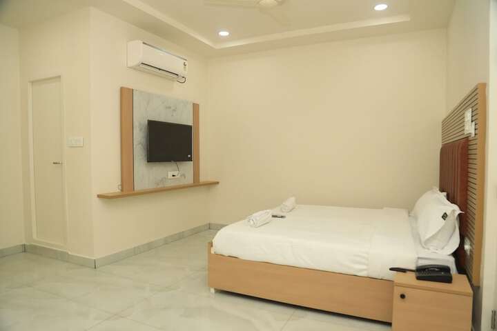 Room 9 of 34