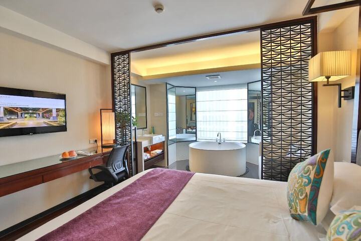Room 28 of 44