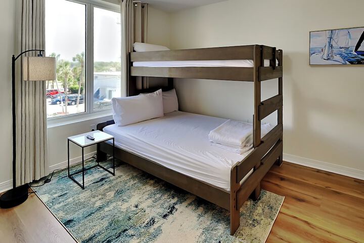 Room 17 of 118