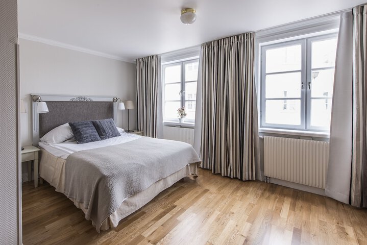 Room 10 of 53