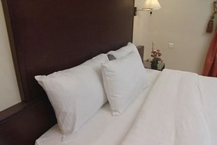 Room 9 of 27