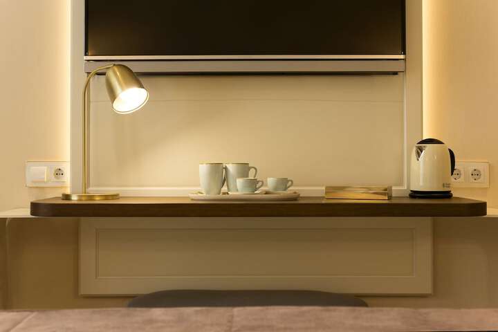 Room 9 of 80