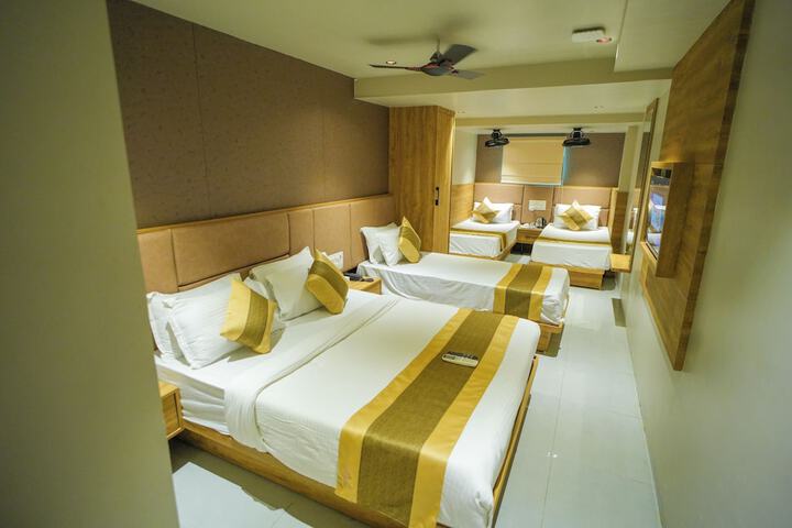 Room 10 of 18