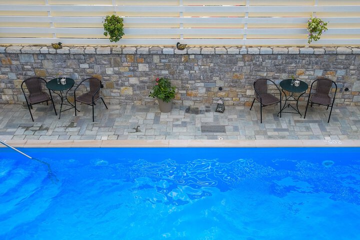 Hotel Pool