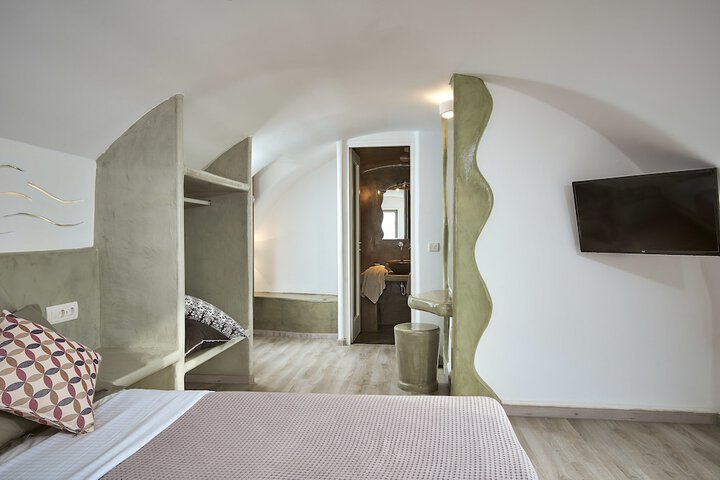 Room 36 of 230