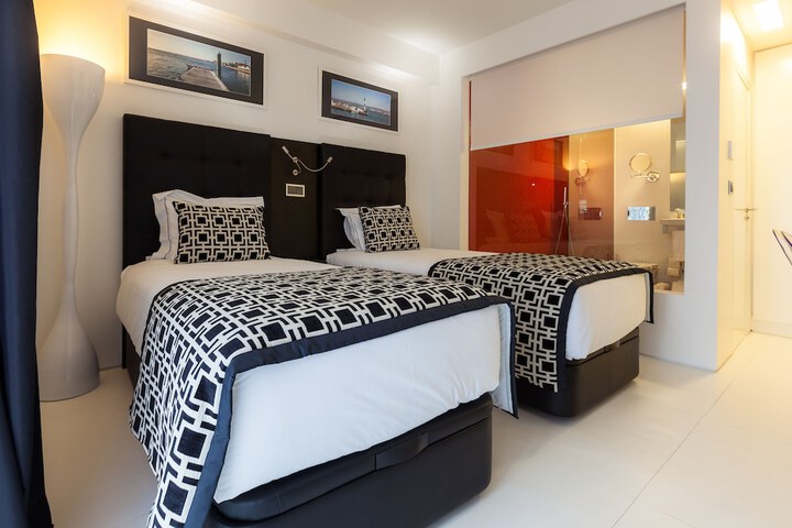 Room 14 of 49