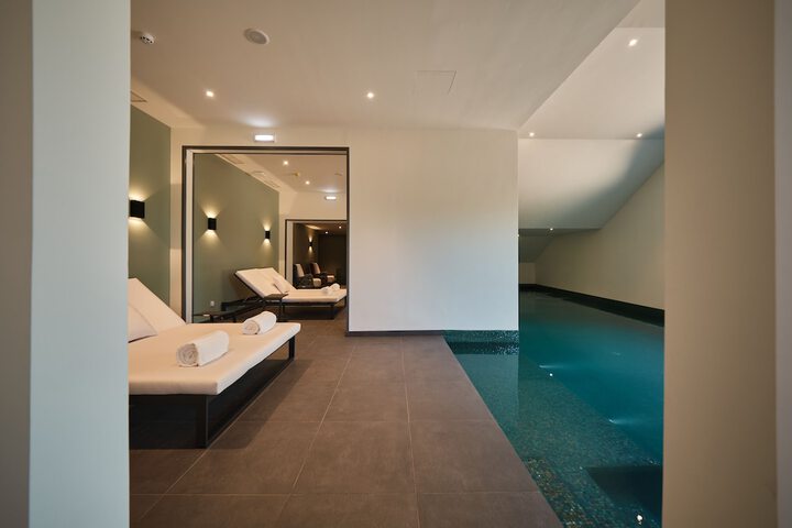 Pool 90 of 157
