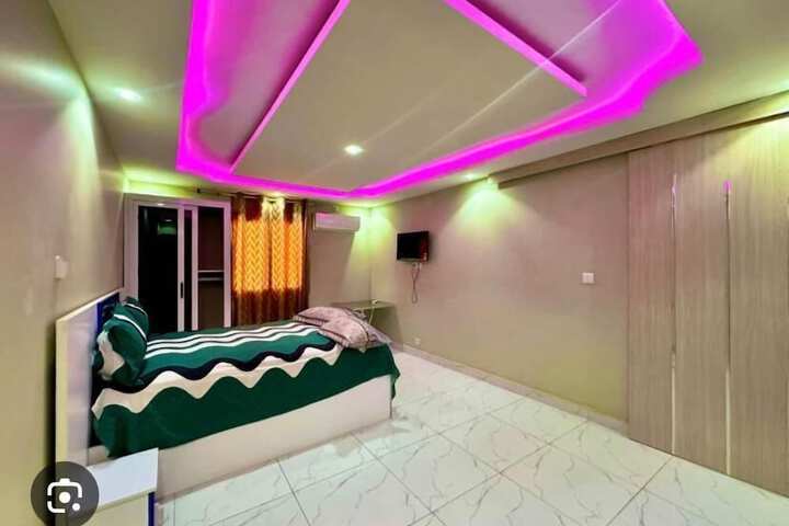 Room 11 of 21