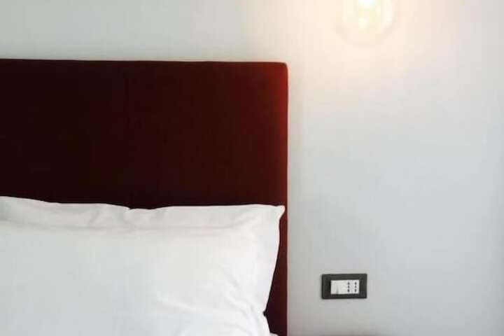 Room 2 of 32