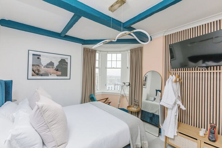 Room 10 of 21