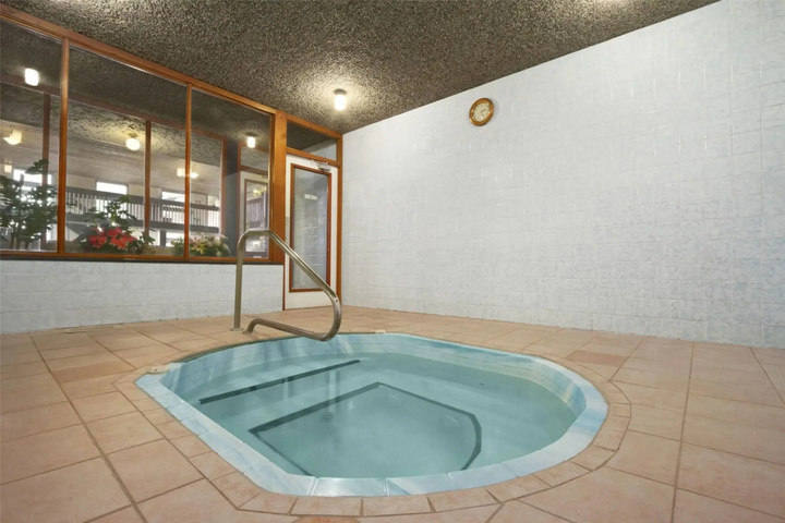 Pool 15 of 25