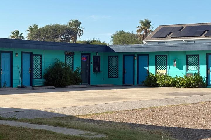 Exterior of SEAir Motel by Townhouse Corpus Christi / Padre Island Tx