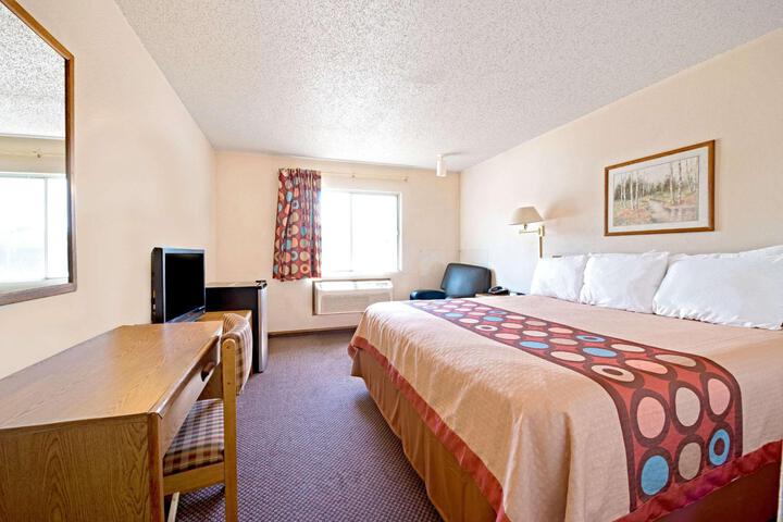 1 King Bed (8 of 8)
