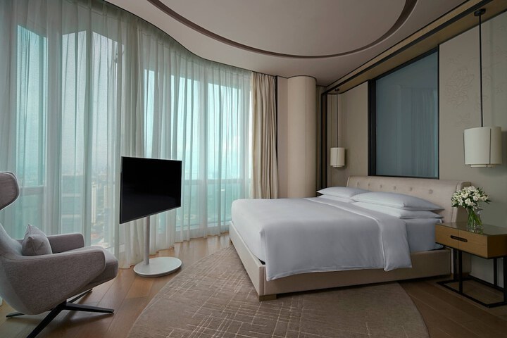 Room 15 of 96