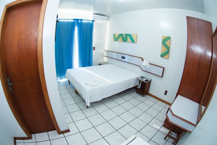 Room 4 of 38