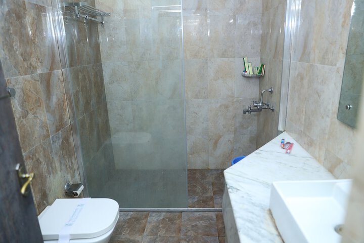 Room 6 of 17