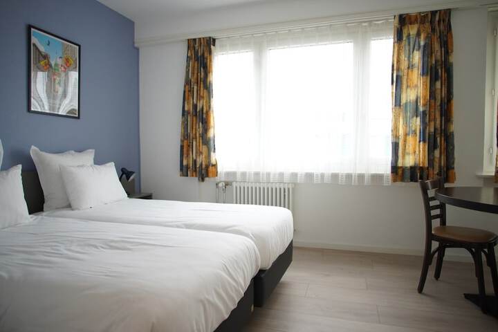 Room 30 of 83