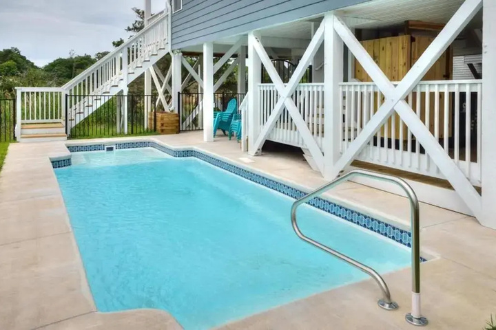 Pool 12 of 17