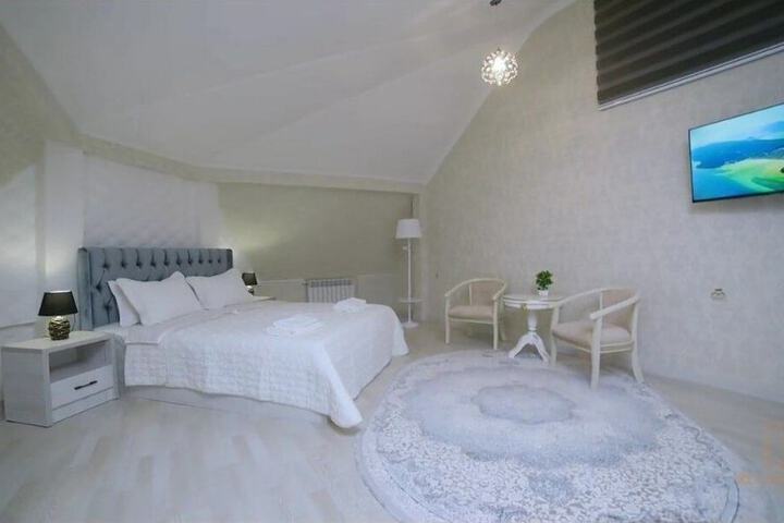 Room 11 of 23