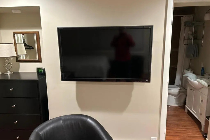 Room 2 of 9