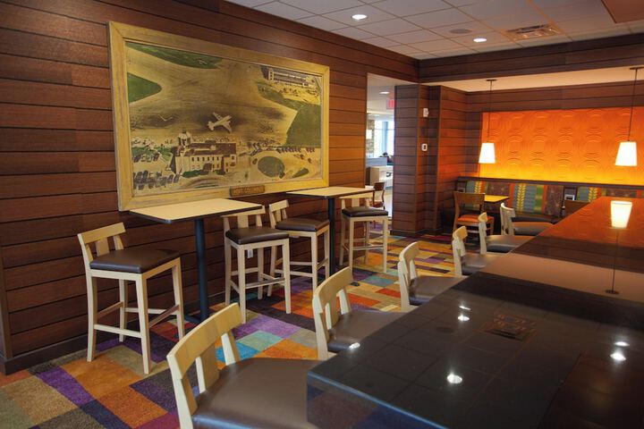 Lobby lounge