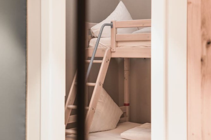 Room 4 of 70