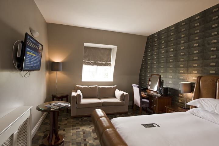 Room 8 of 70