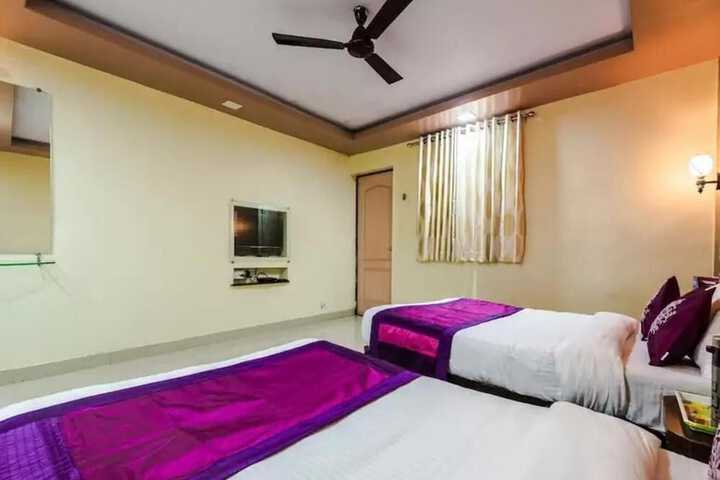 Room 10 of 27