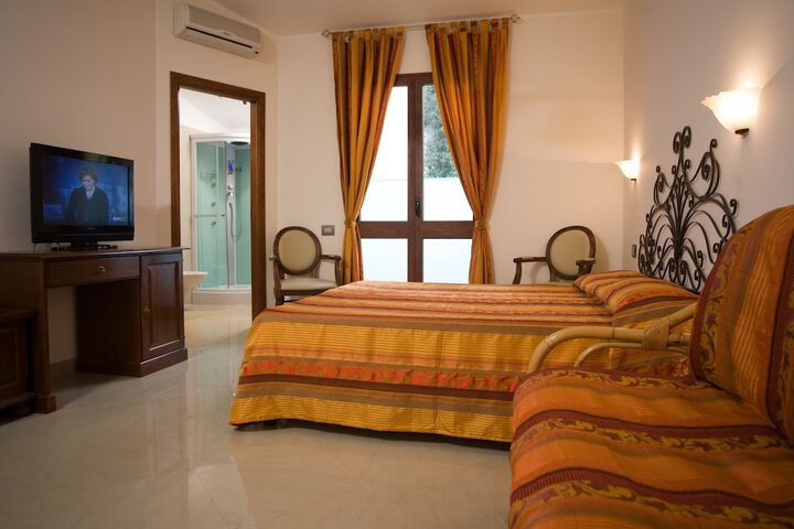 Room 7 of 35