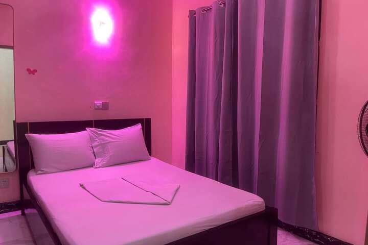 Room 10 of 22