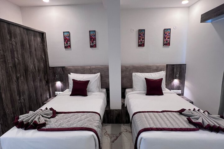 Room 9 of 20
