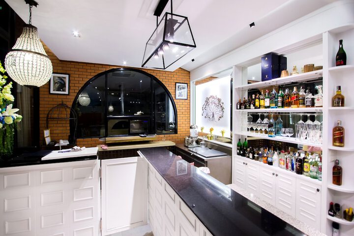 Lounge 206 of 228