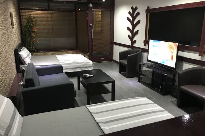 Room 5 of 19