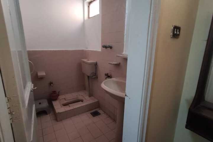 Room 13 of 23