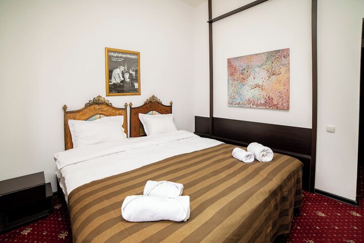 Room 2 of 26